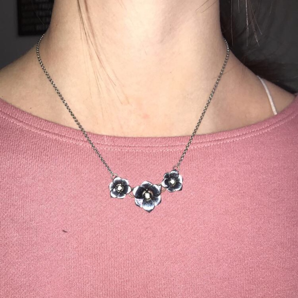 Silver flower necklace